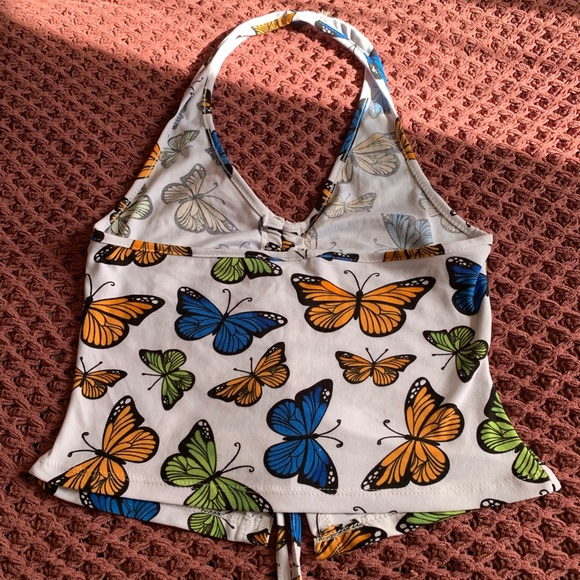 Cropped Butterfly Halter 🦋 - Picture 2 of 4